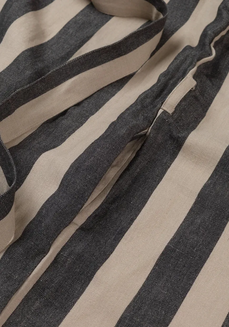 Field Robe, sand/black fra Ferm Living