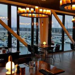 Follow Me blå bordlampe fra Marset