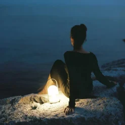 Follow Me terracotta bordlampe fra Marset