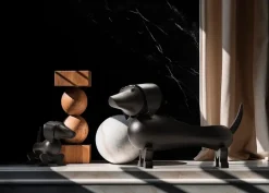 Gravhund mørkbejdset, mellem af Kay Bojesen