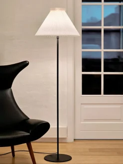 334H Gulvlampe, white fra Le Klint