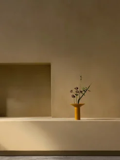 Hana Vase, H26 cm i Ashen fra Audo Copenhagen