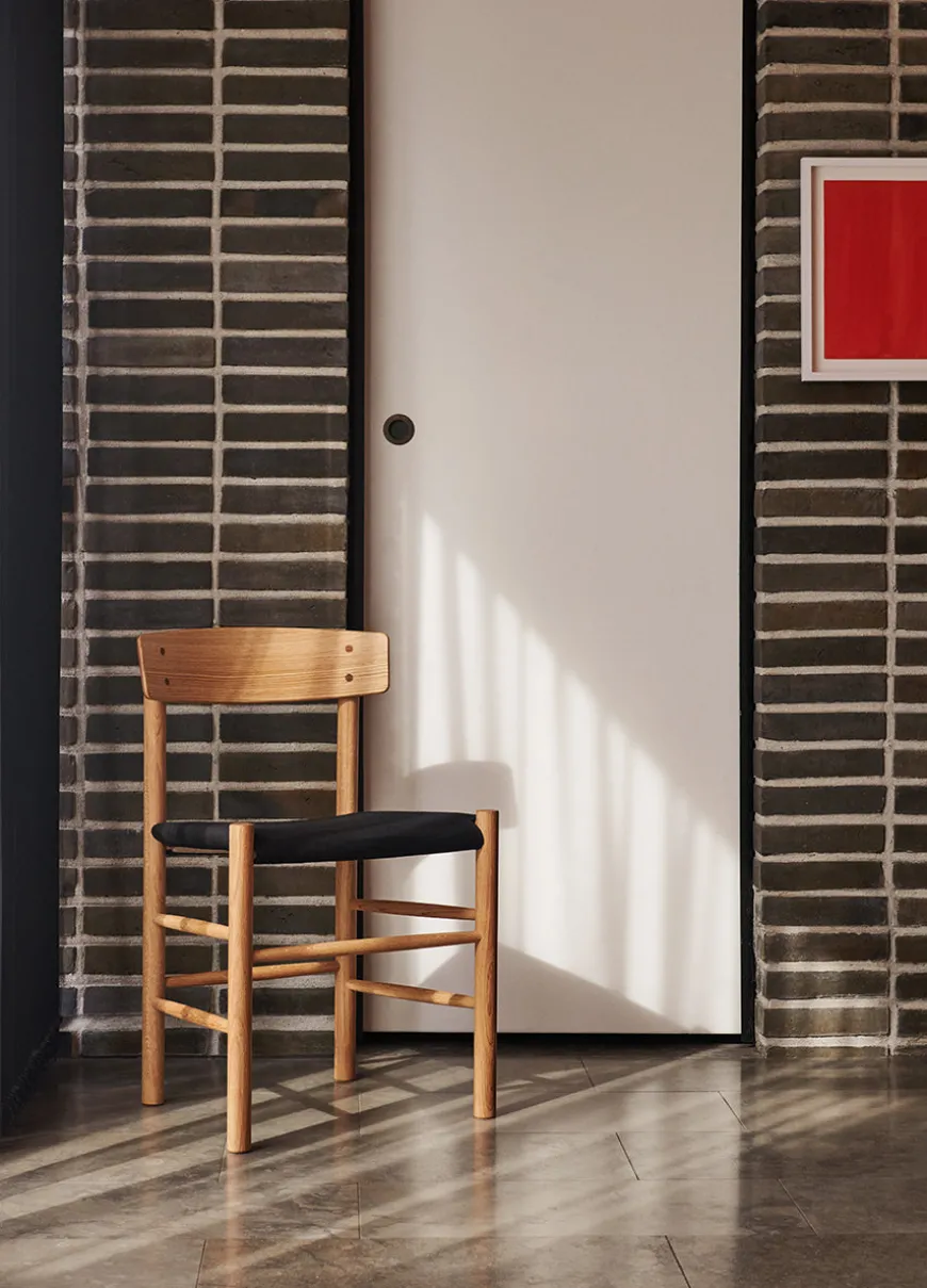 J39 Folkestolen Sædepolstret, Sort Læder af Børge Mogensen