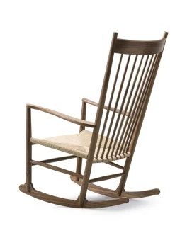 J16 Gyngestol, valnød af Hans J. Wegner