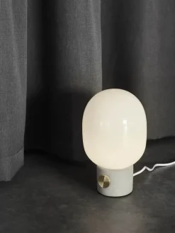 JWDA Concrete Bordlampe fra Audo Copenhagen