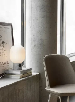 JWDA Metallic Bordlampe fra Audo Copenhagen