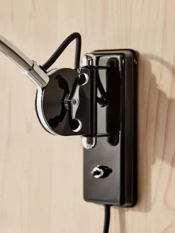 Kaiser Idell 6559-W væglampe fra Fritz Hansen