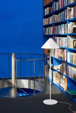 Keglen Gulvlampe fra Louis Poulsen