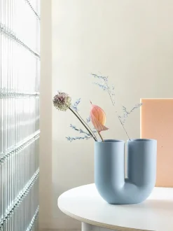Kink Vase, light blue fra Muuto