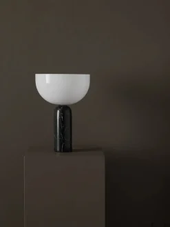 Kizu Bordlampe Small, Grey Marble fra New Works