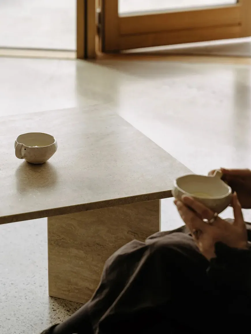 Konkylie Sofabord fra Wabi Sabi Nordic