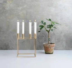 Kubus 8 Lysestage, guldbelagt fra Audo Copenhagen