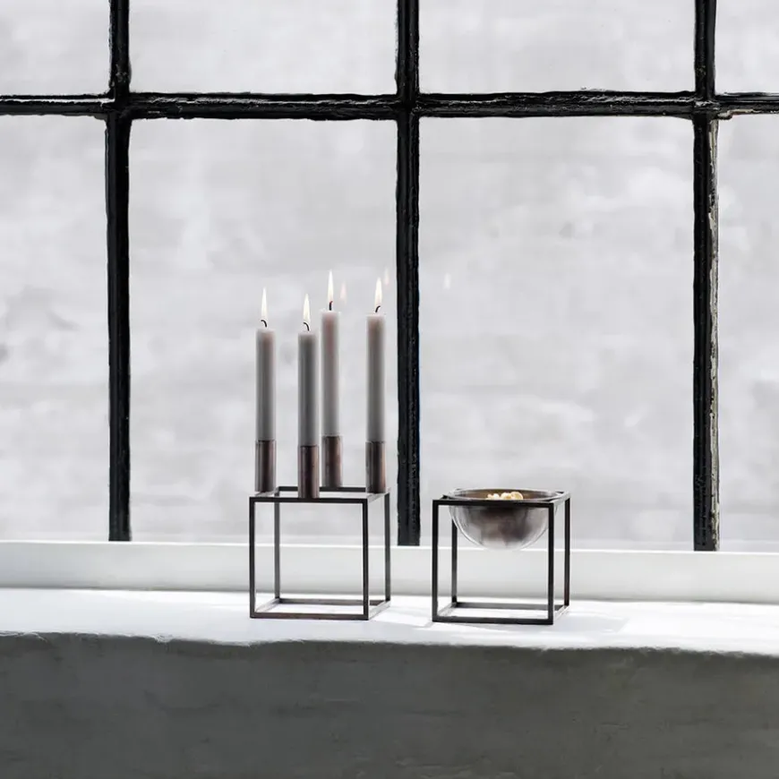 Kubus 4 Lysestage, sort fra Audo Copenhagen