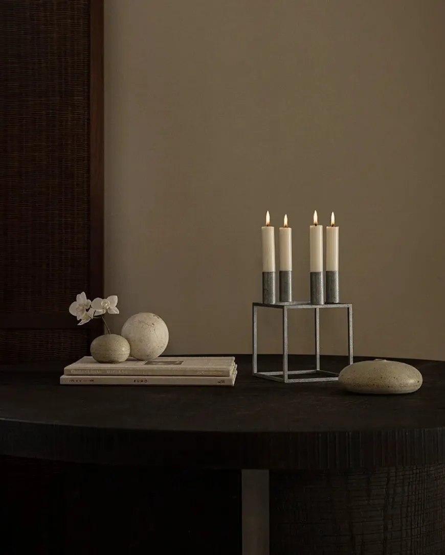 Kubus 4 Lysestage, zink fra Audo Copenhagen