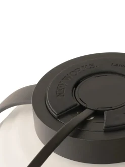 Lantern Portable Table Lamp fra New Works