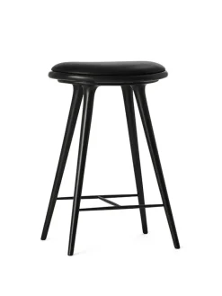 Lav barstol i mørkbejdset eg fra Mater