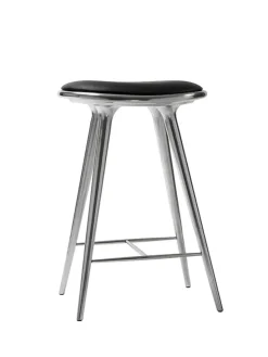 Lav barstol i mørkbejdset eg fra Mater