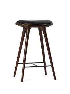 Lav barstol i sortbejdset bøg fra Mater