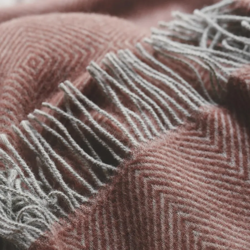 Livø Plaid, rosewood fra Silkeborg Uldspinderi