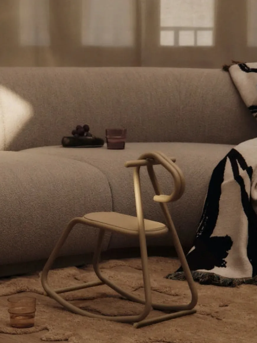 Lussi Rocking Horse – skulpturel gyngehest fra Ferm Living