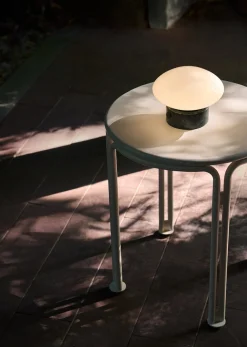 Mist AP21 Portable Bordlampe fra &Tradition