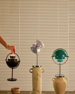 Multi-Lite Portable Bordlampe, messing fra GUBI