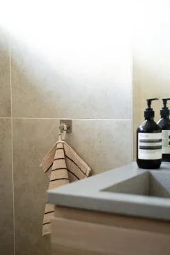 Naram towel - Creme & Ink fra Bongusta