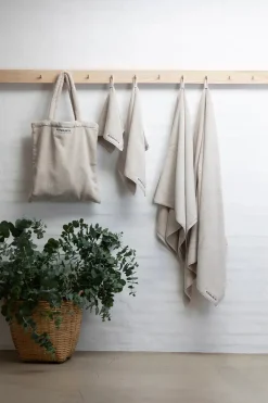 Naram towel - Creme & Ink fra Bongusta