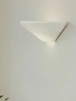 Nebra Wall Lamp fra New Works