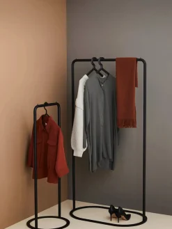O&O Clothes Rack fra Woud