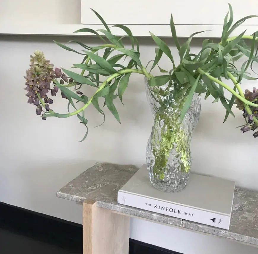 Ostrea Vase, midnight blue fra Hein Studio