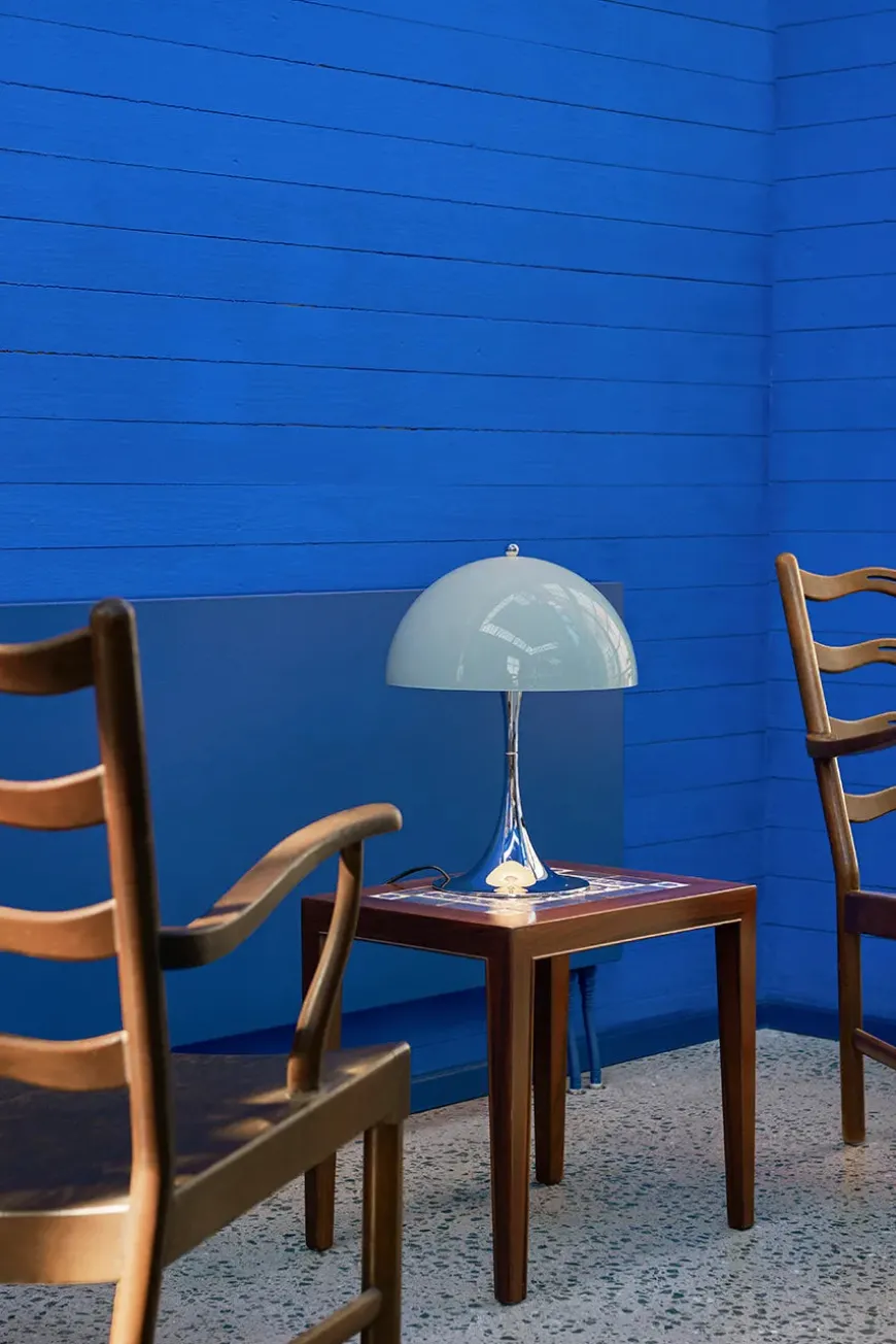 Panthella 250 bordlampe, grå opal fra Louis Poulsen