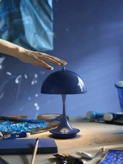 Panthella 160 Portable V3, chrome beige af Verner Panton