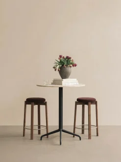 Passage Counter Stool, upholstered fra Audo Copenhagen