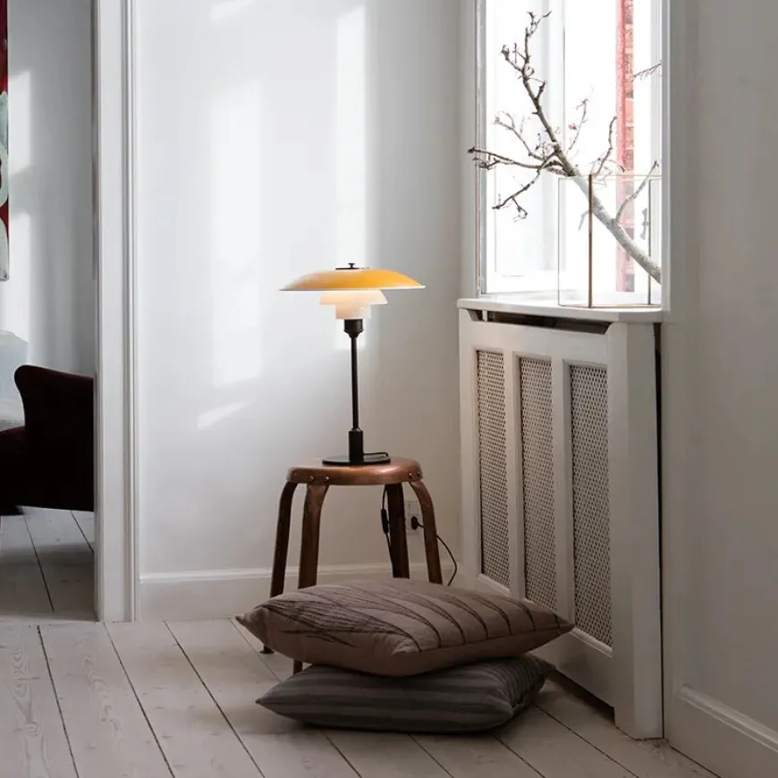 PH 3½-2½ Bordlampe, gul af Poul Henningsen