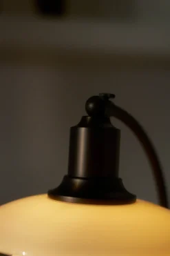 PH 2/2 Luna Bordlampe, Aged Brass fra Louis Poulsen