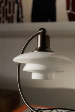 PH 2/2 Luna Bordlampe, Aged Brass fra Louis Poulsen