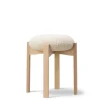 Pioneer Stool, lacquered oak/zero 0001 fra Fredericia Furniture