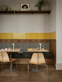 PK3 spisebordsstol, eg af Poul Kjærholm