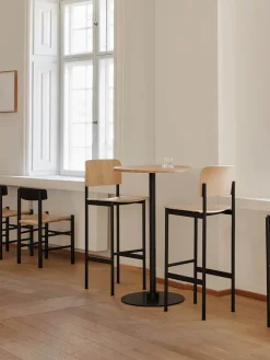 Plan Barstool, eg lak fra Fredericia Furniture