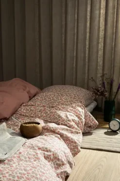 Pleasantly Sengetøj, hvid fra Juna