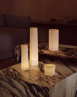 Plinth Bridge, Grey Kendzo marble fra Audo Copenhagen