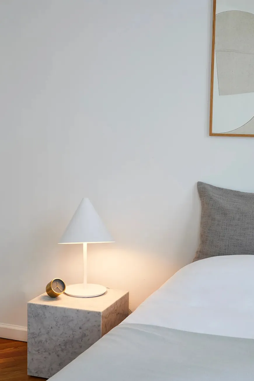 Plinth Cubic, grey galaxy marble fra Audo Copenhagen