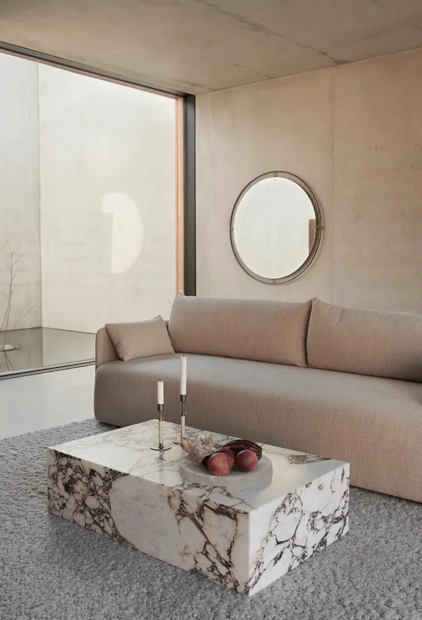 Plinth Low, grey galaxy marble fra Audo Copenhagen