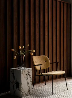 Plinth Tall Black Nero Marquina marmor fra Audo Copenhagen