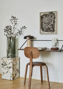 Plinth Tall White Carrara marmor fra Audo Copenhagen