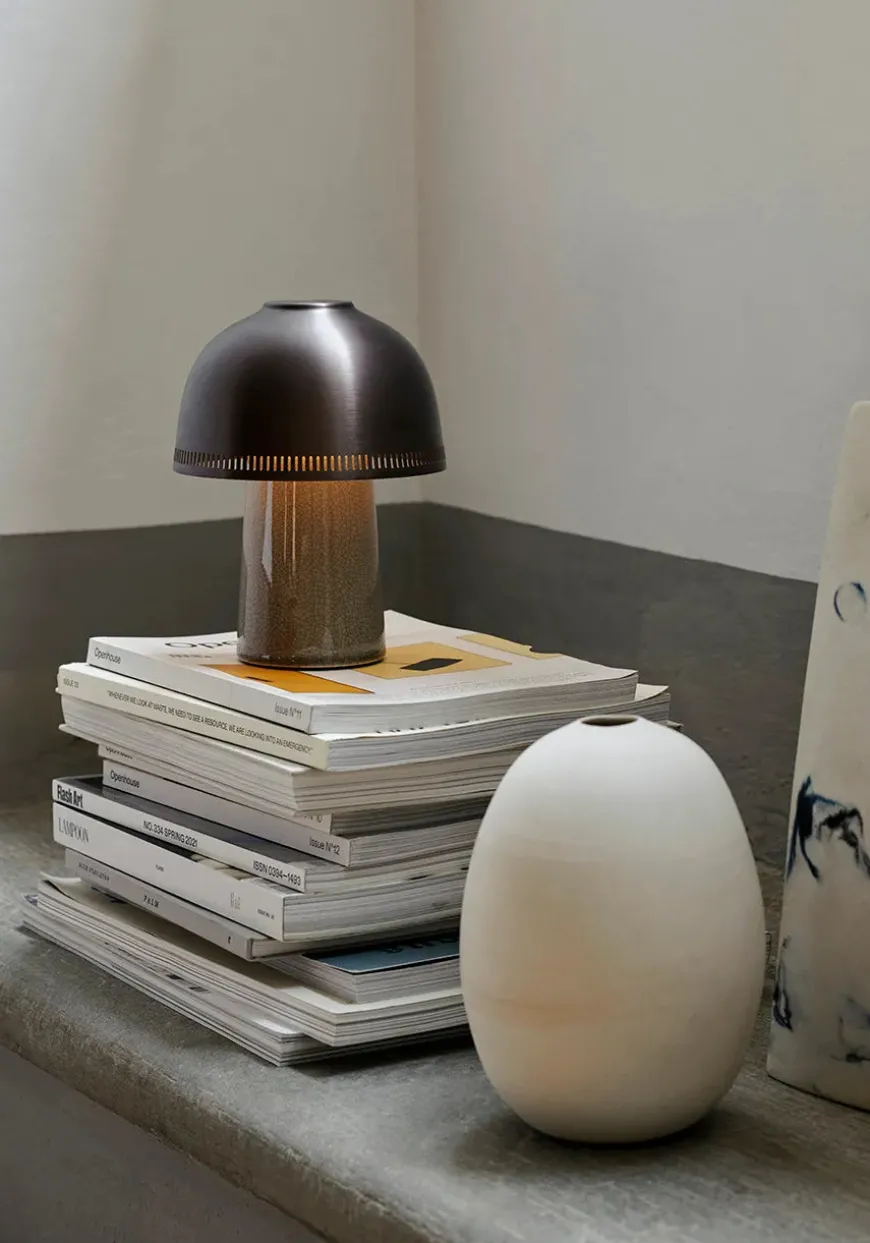 Raku SH8 portable bordlampe fra &Tradition