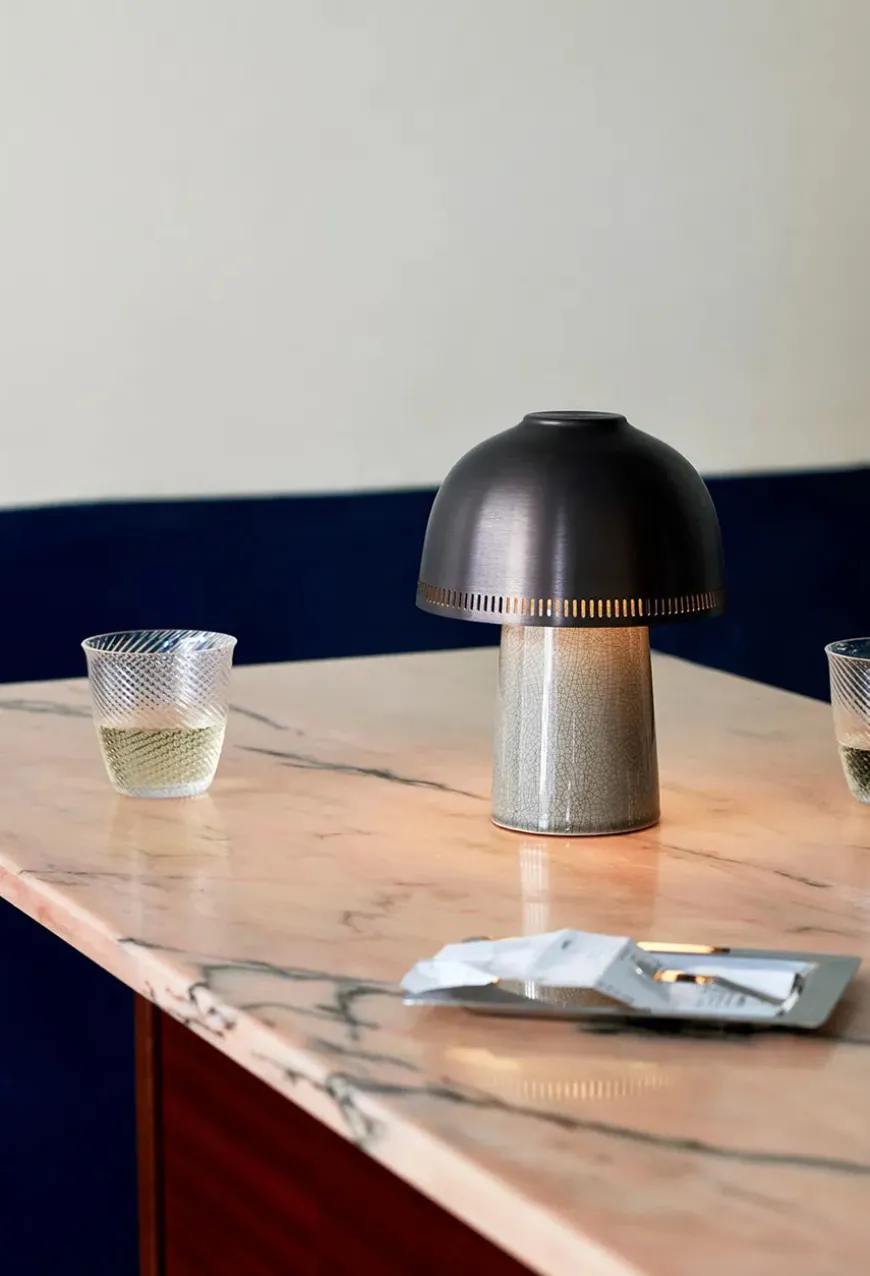 Raku SH8 portable bordlampe fra &Tradition