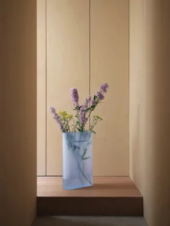 Ridge Vase, light blue frosted glass fra Muuto