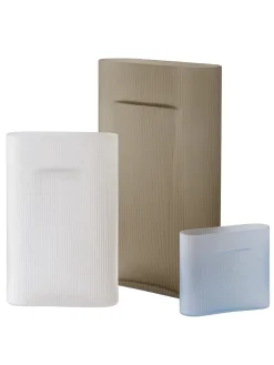 Ridge Vase, light blue frosted glass fra Muuto